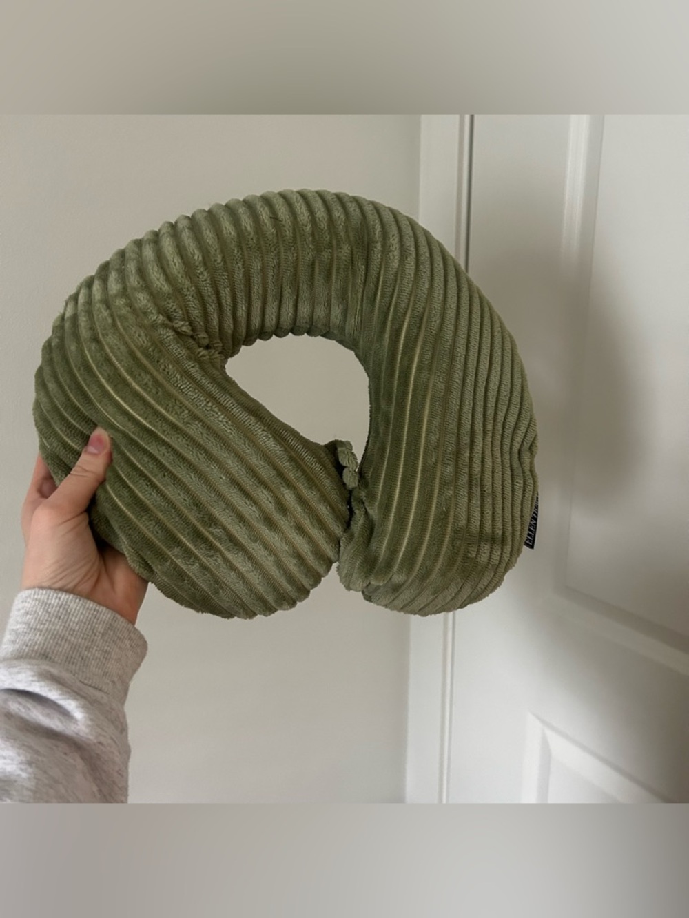 Travel neck pillow